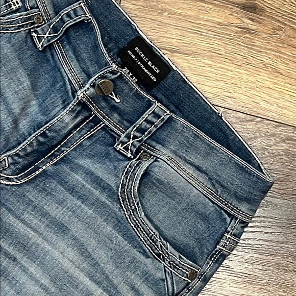 BUCKLE BLACK Nine Straight Stretch Jeans Distressed In Color: Willow - Picture 7 of 9